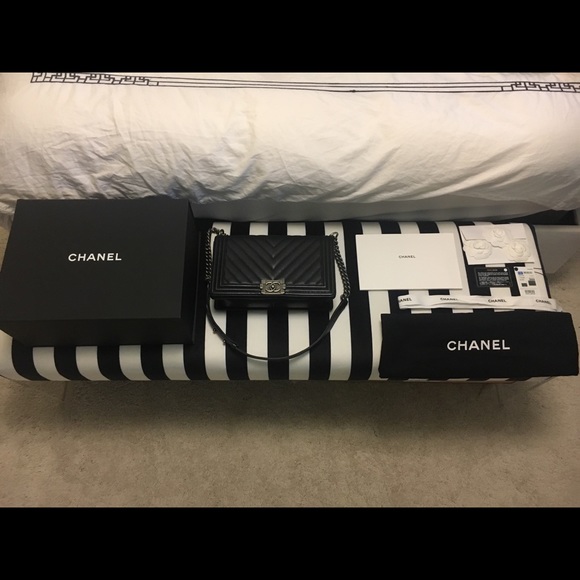 ❌SOLD❌ Chanel Caviar Chevron new Med. Boy Flap - Picture 2 of 8